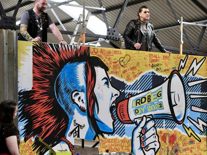 Bill Lumsden als Punk verkleidet beim Ardbegday 2022