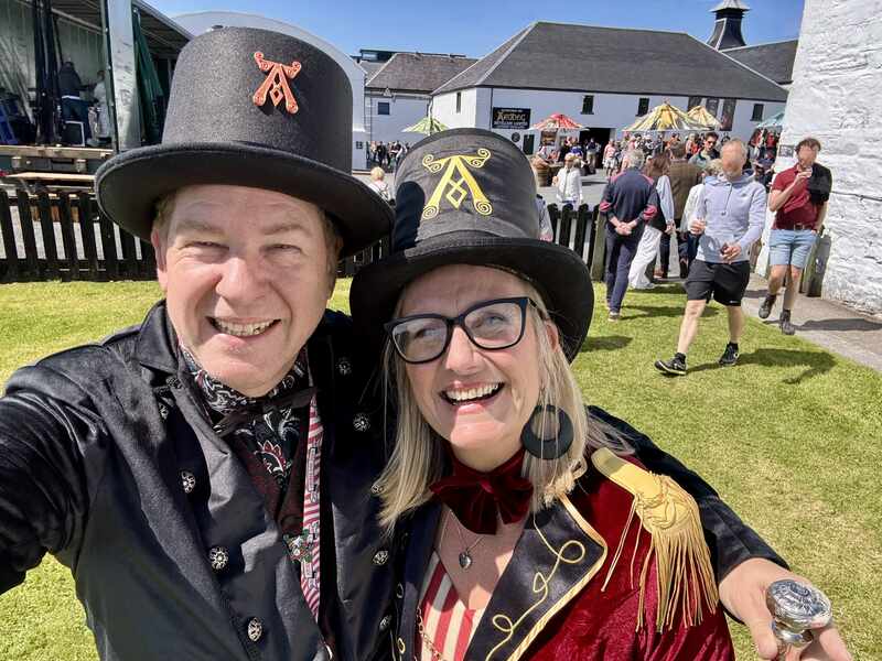 Jackie Thomson und Gregor Haslinger bei Ardbeg 2024